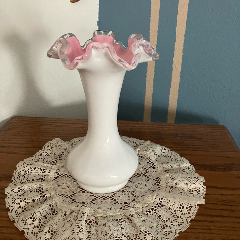Vintage Fenton Peach Crest Vase